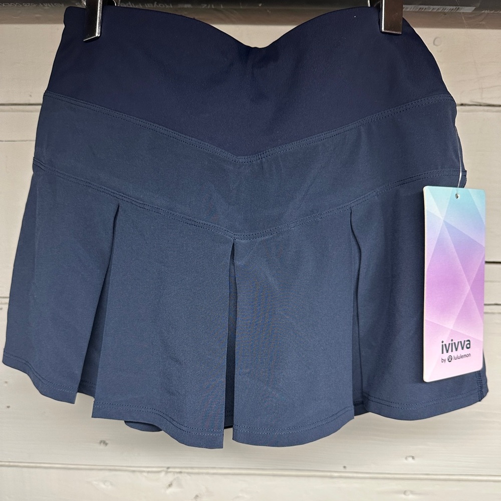 Selling girls ivivva (Lululemon) skirt (built in shorts) size 10. New with tags